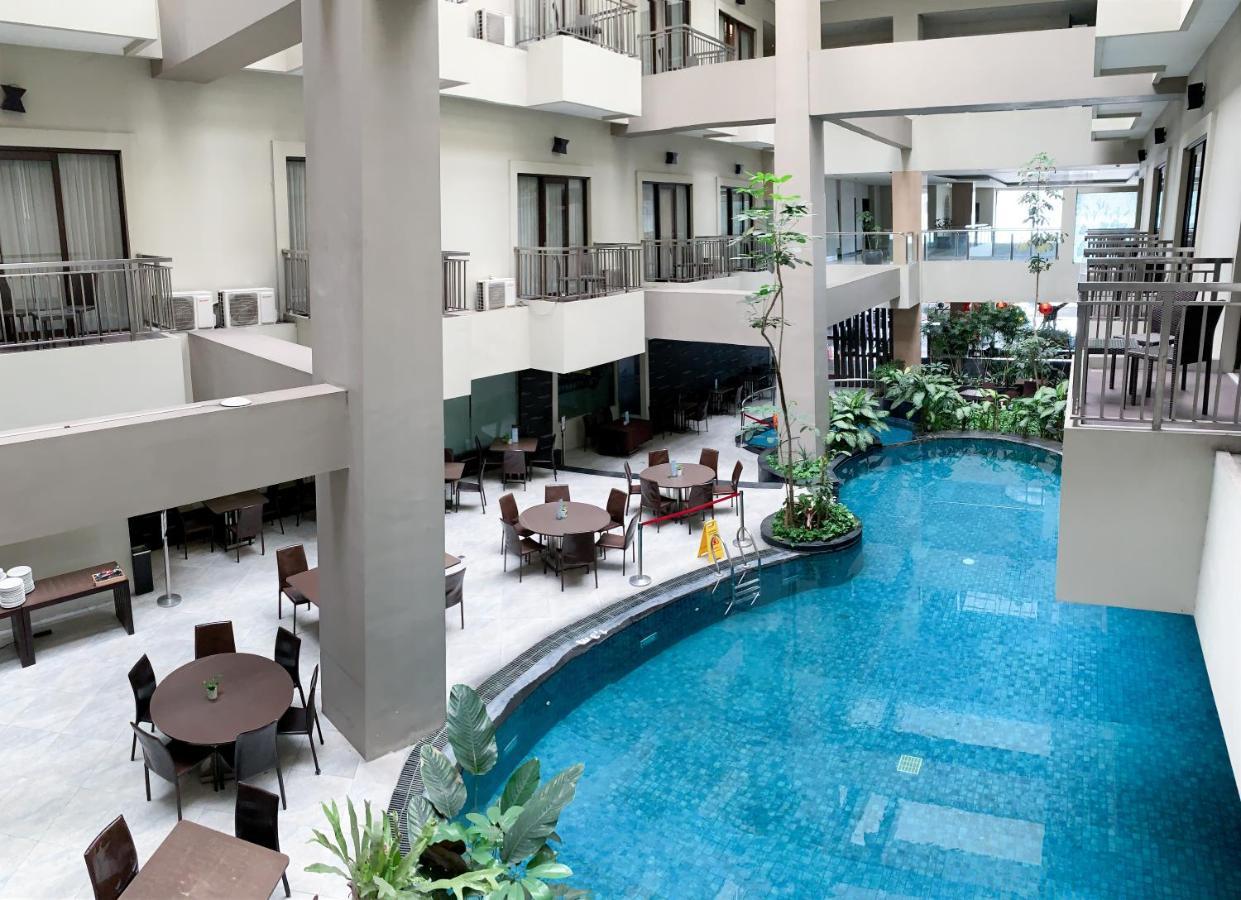 Savana Hotel & Convention Маланг Екстериор снимка