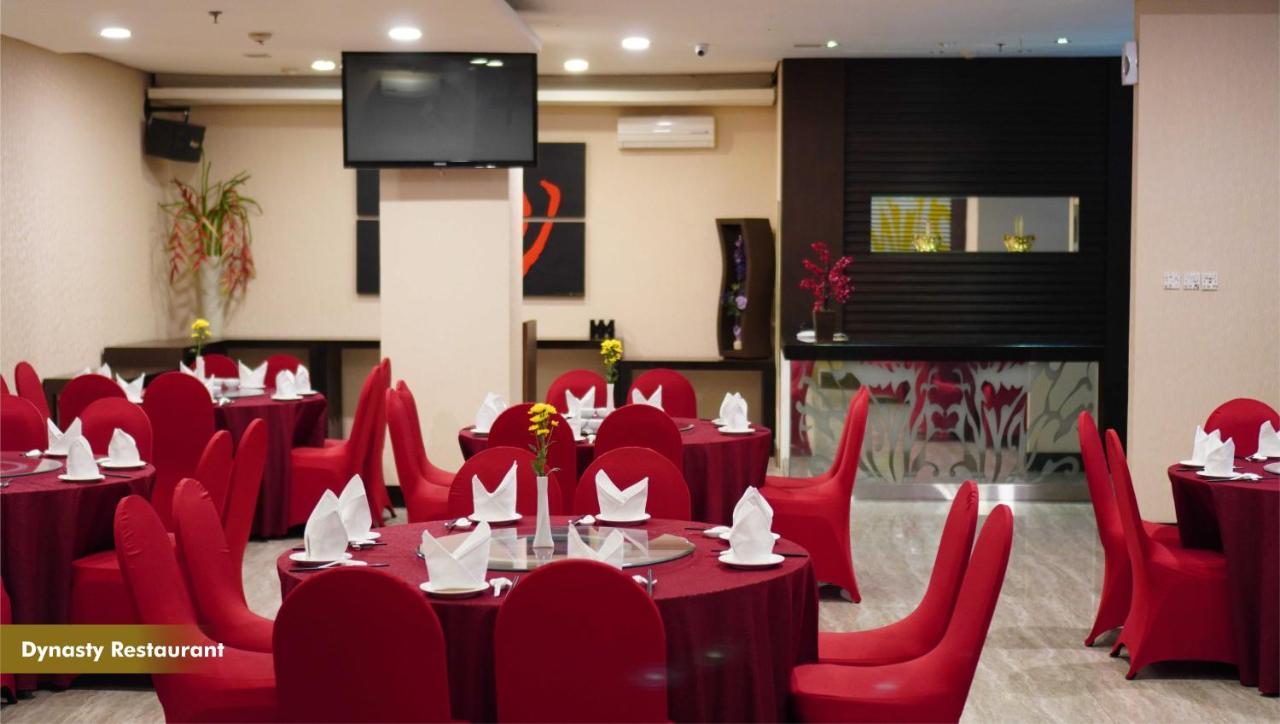 Savana Hotel & Convention Маланг Екстериор снимка