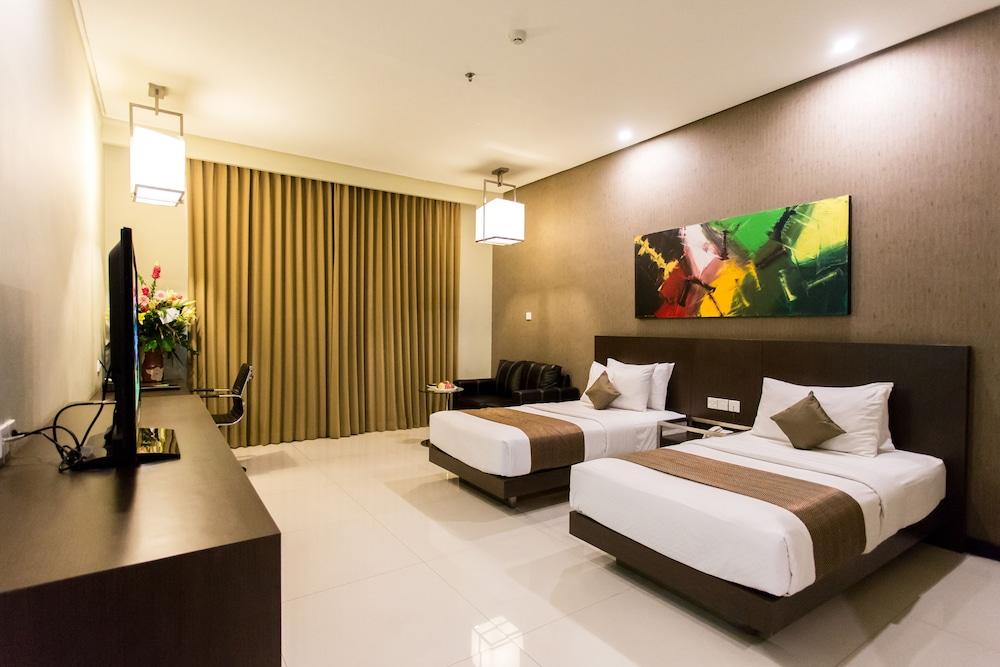 Savana Hotel & Convention Маланг Екстериор снимка