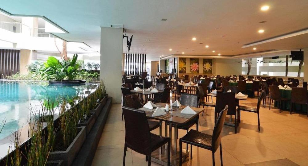 Savana Hotel & Convention Маланг Екстериор снимка